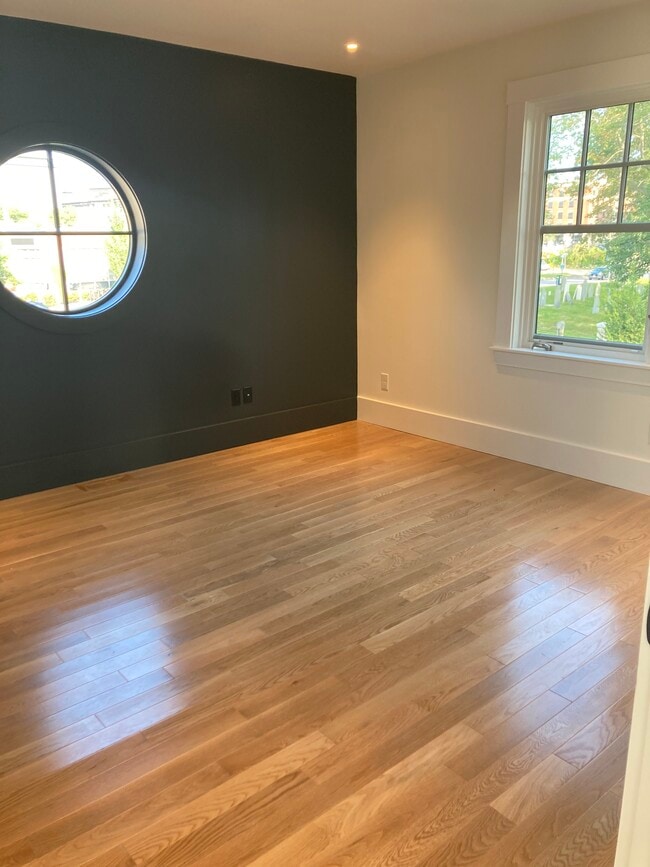 Bedroom with en-suite bath - 114 Maplewood Ave