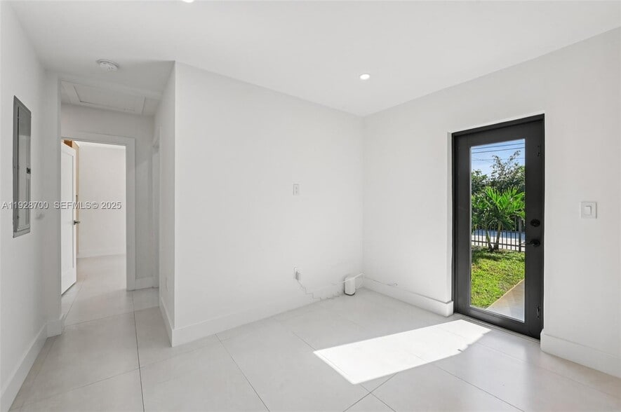 Building Photo - 5152 SW 6th St