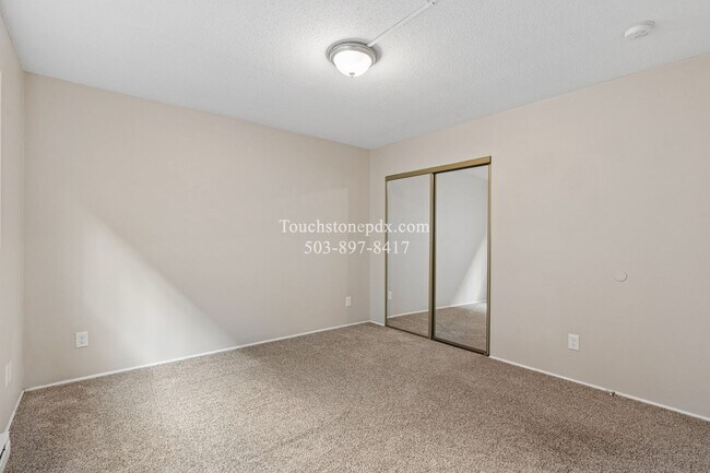 Building Photo - 706 NE 99th Ave