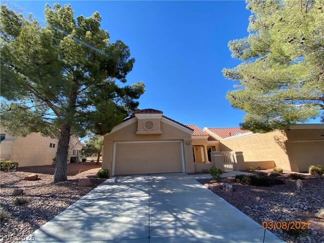 Building Photo - 2501 Showcase Dr
