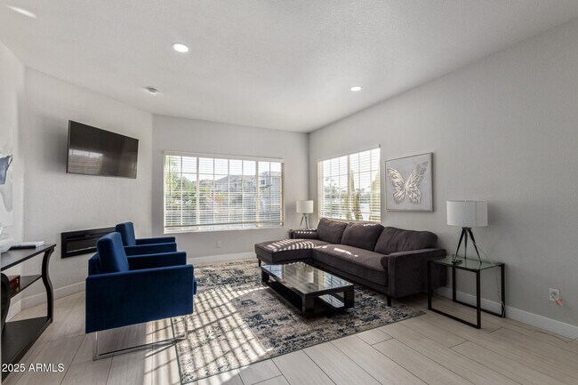 Building Photo - 1413 W Coral Reef Dr