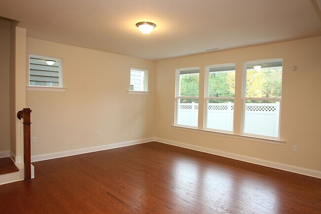 Building Photo - Low Maintenance Detached Home in Central Triangle Location!