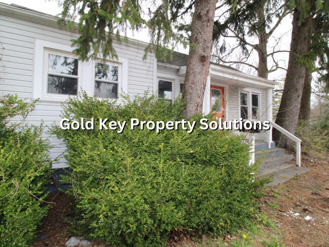 Building Photo - MUNCIE 1 BR 1 BA House with Central Air and Fenced Backyard (NO SECTION 8)