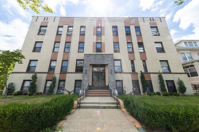 Building Photo - 1722 John F. Kennedy Blvd