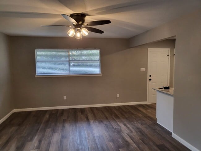 Building Photo - 1213 Carroll Dr