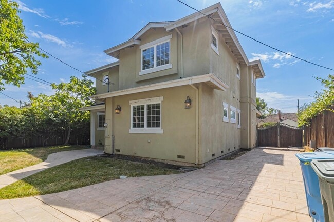 Building Photo - 130 Heather Ln