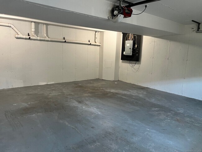 Building Photo - 15 Ferris Ave
