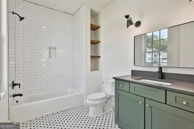 Building Photo - 940 Laurel Brooke Ave