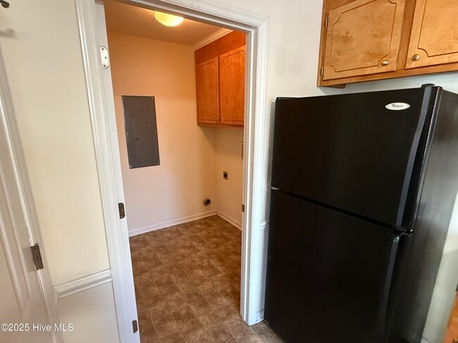 Building Photo - 4033 Cobblestone Dr