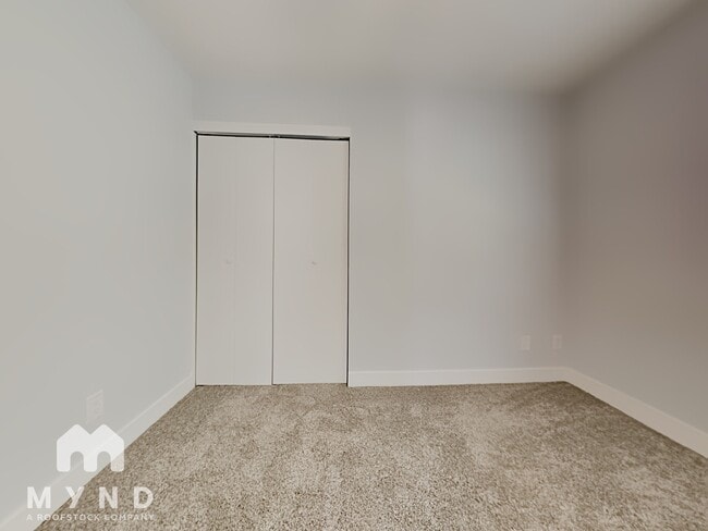 Building Photo - 2528 E Hermosa Dr