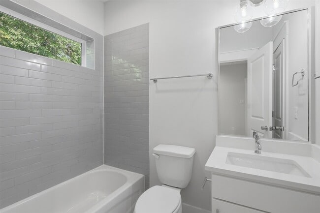 Building Photo - 5305 Donovan Gdns Ln