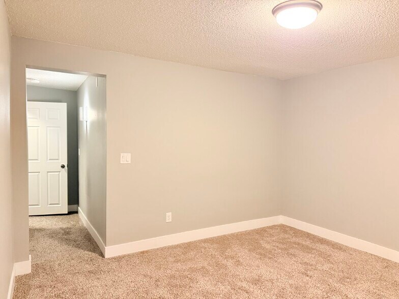 Bed 1 - 312 SW Pleasant St