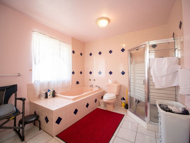Building Photo - Luxury Maui Living in a Spacious Wailuku S...