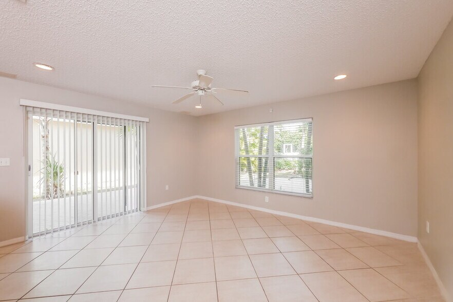 Building Photo - 5219 NW 117th Ave