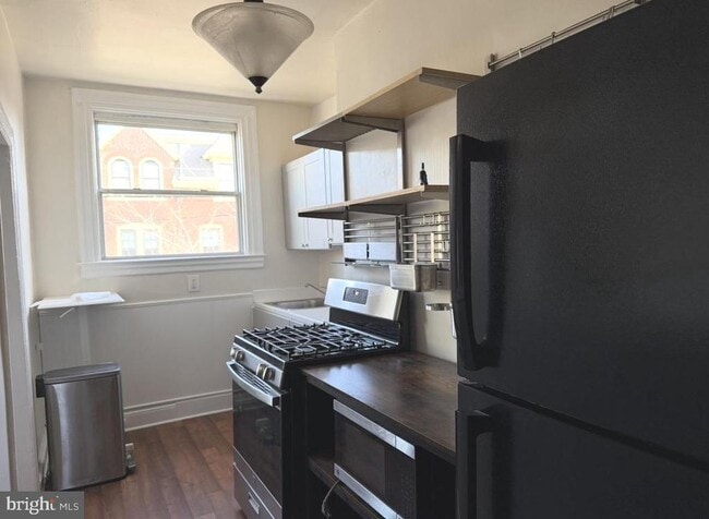 Building Photo - 301 W State St