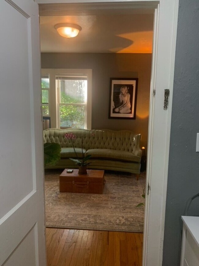 Building Photo - Cozy 1 bed 1 Bath Close to OU Campus