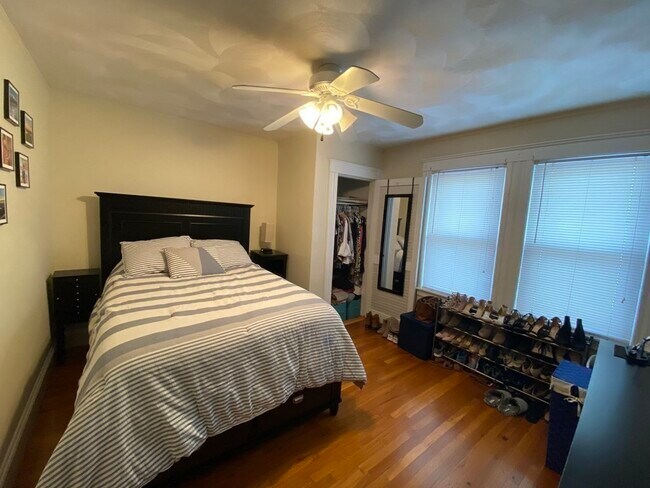 Building Photo - 27 Morton St