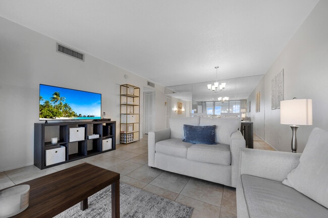 Building Photo - 575 Oaks Ln