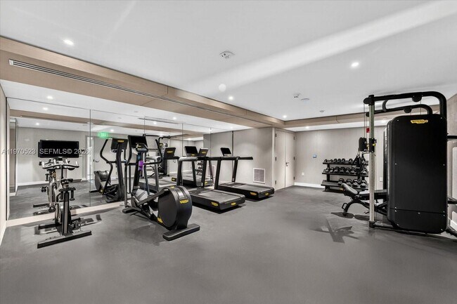 Building Photo - 9201 E Bay Harbor Dr