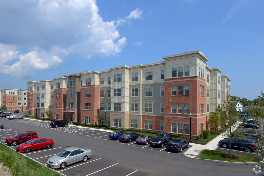 Building Photo - The Chase at Overlook Ridge