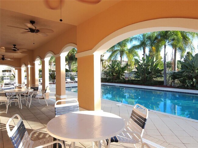 Building Photo - 1553 Napoli Dr W