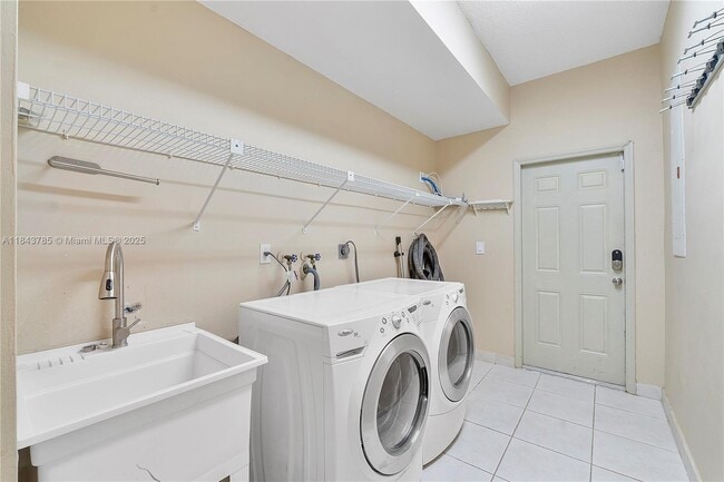 Building Photo - 7469 SW 168th Terrace