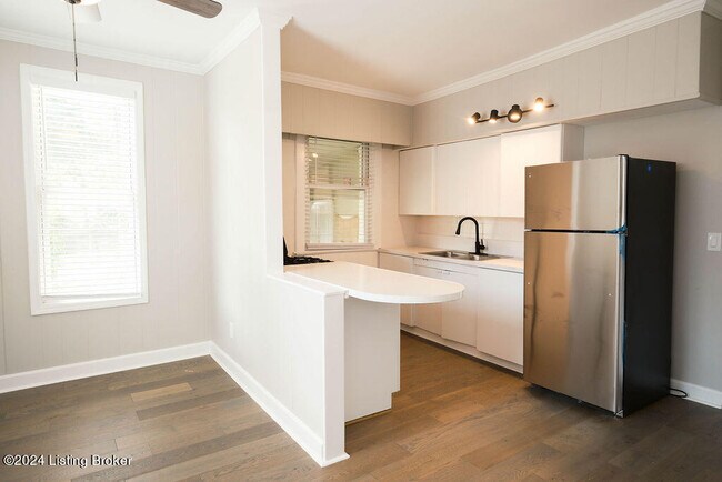 Building Photo - 208 Pope St