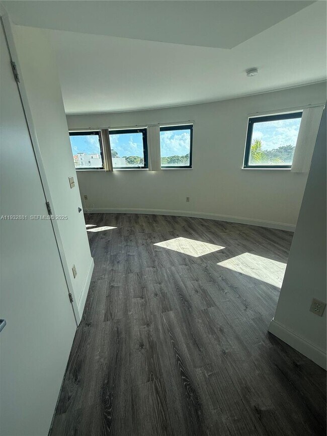 Building Photo - 5725 SW 72nd St