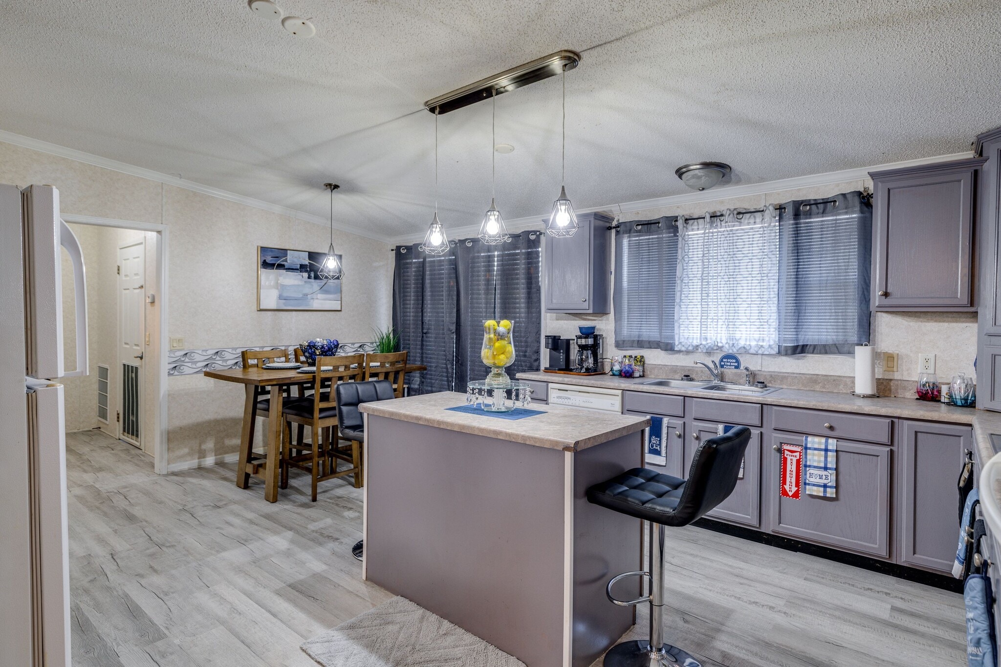 Building Photo - 9427 Syble Dr