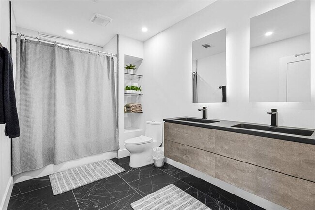 Building Photo - 915 Lost Forest Dr NW