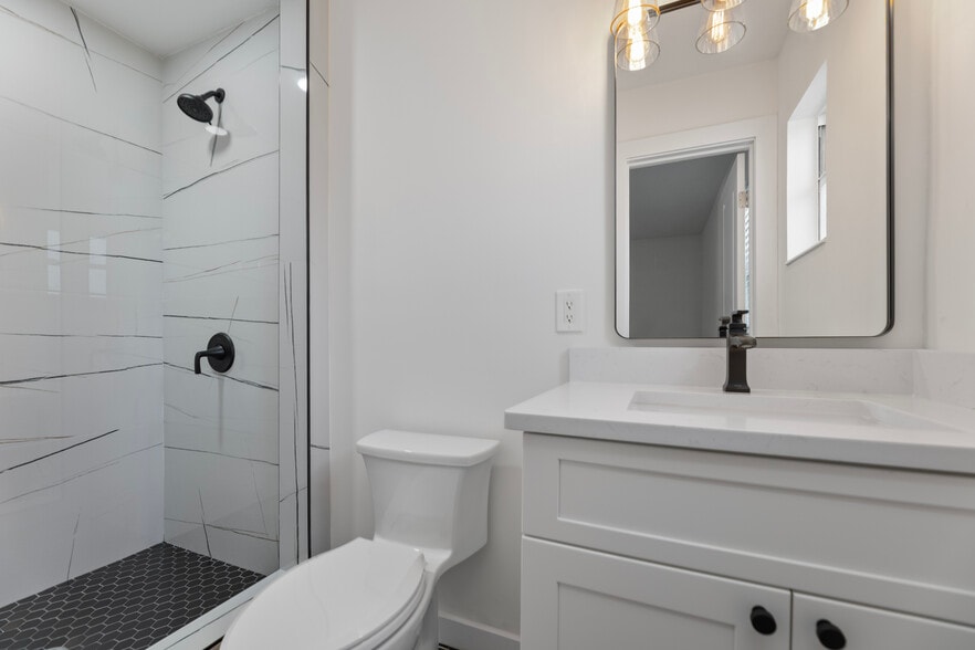 Master Bathroom - View 1 - 6602 S Mascotte St