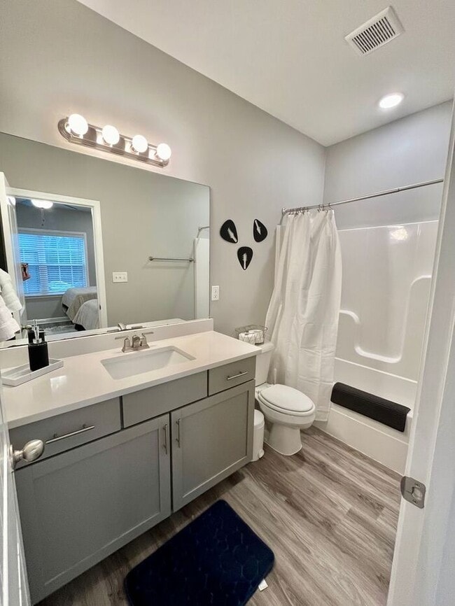 Building Photo - Private Bedroom, Shared Home—3 Roommates, Total Comfort!