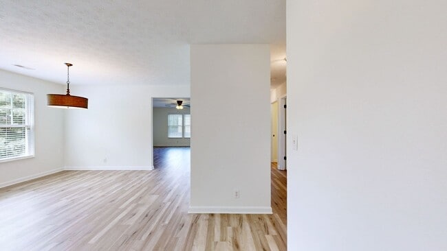 Building Photo - 1029 Lexington Farms Dr