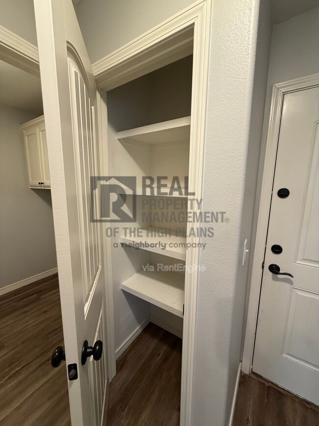 Building Photo - 13057 Raymond Rd