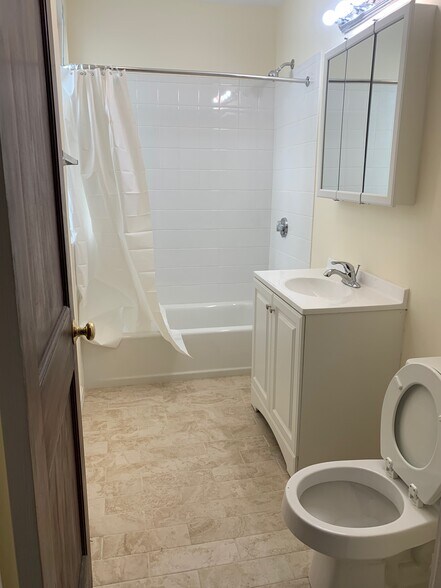 Building Photo - 92 University Rd