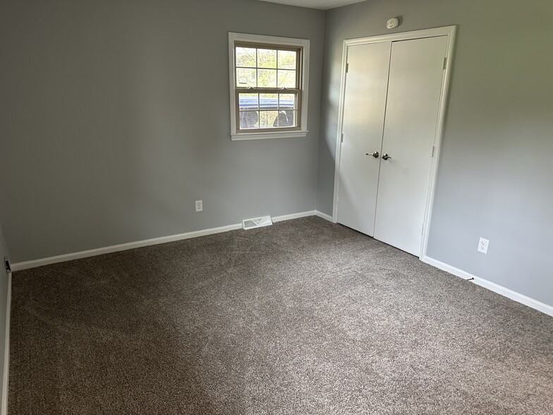 Back Bedroom - 605 Buckingham Ln