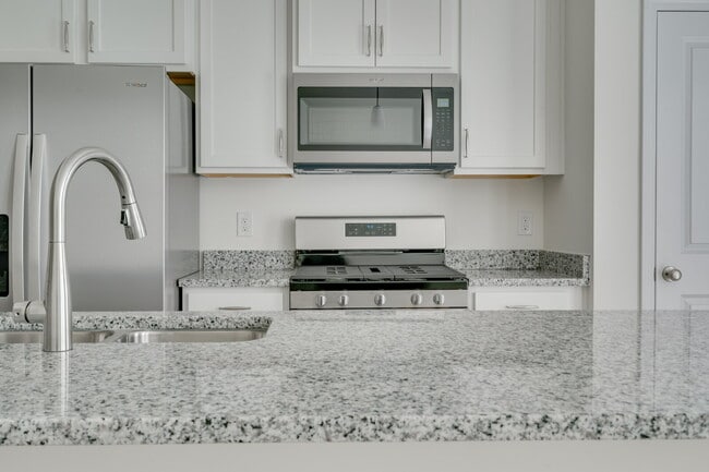 Building Photo - 3-Bed Townhouse in Franklinton with Update...