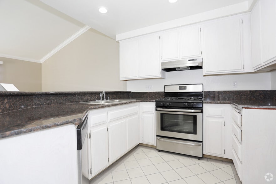 1BR,1BA - 713 SF - Le Med Apartment Homes