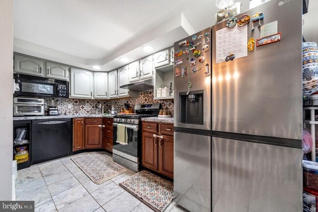 Building Photo - 945 Fariston Dr