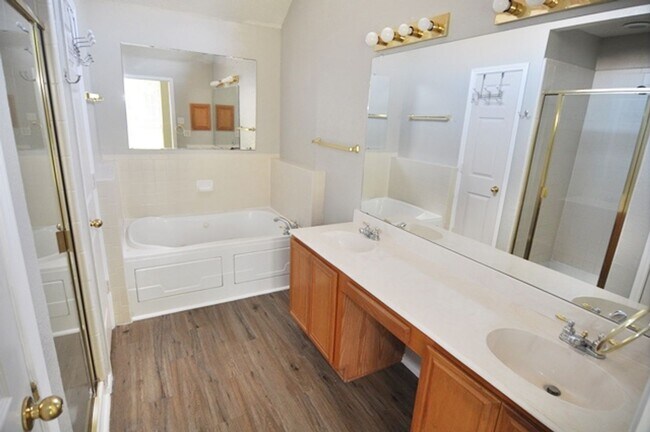 Building Photo - VIEW NOW/COMING SOON - Charming Cul-de-Sac Home in Rockwall with Flexible Floorplan & Spacious Ba...
