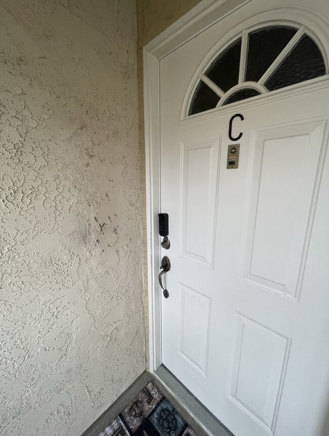 Building Photo - 8525 Villa La Jolla Dr