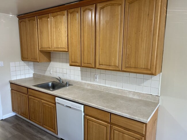 Building Photo - Remodeled 3 Bedroom, 2 Bath Home