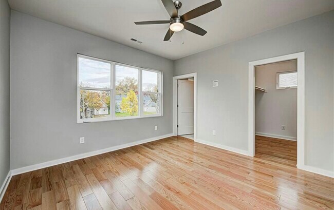 Building Photo - 2028 Columbia Ave