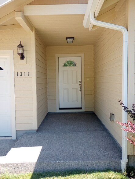 Building Photo - 1317 NW Conklin Ave