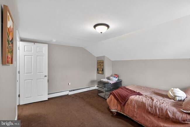 Building Photo - 4743 Umbria St