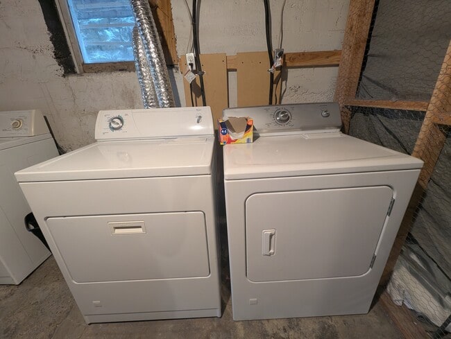 Building Photo - 4231 Swan Ave