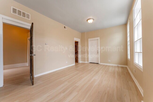 Building Photo - 3328 W Chicago Ave