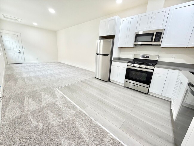 Building Photo - 4758-4764-4764 Mission St