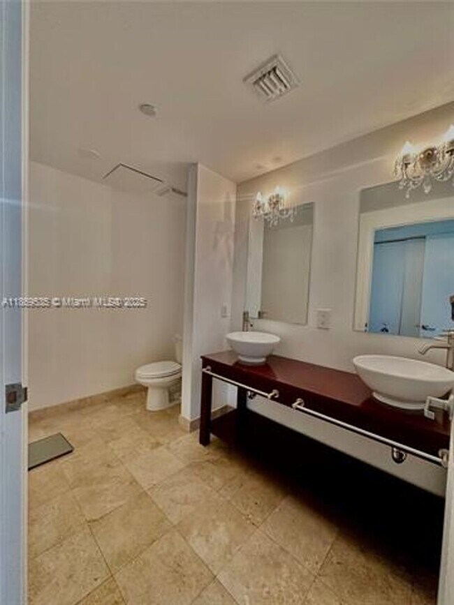 Building Photo - 350 S Miami Ave