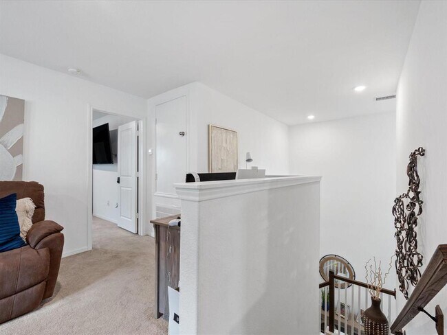 Building Photo - 1067 Greenshank Dr